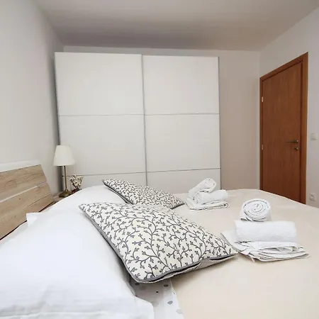 Apartment Ela *