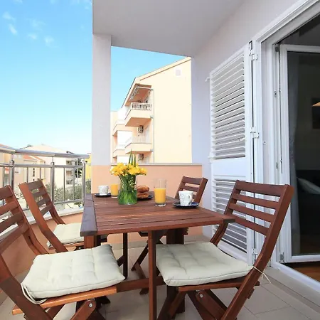 Apartment Ela *
